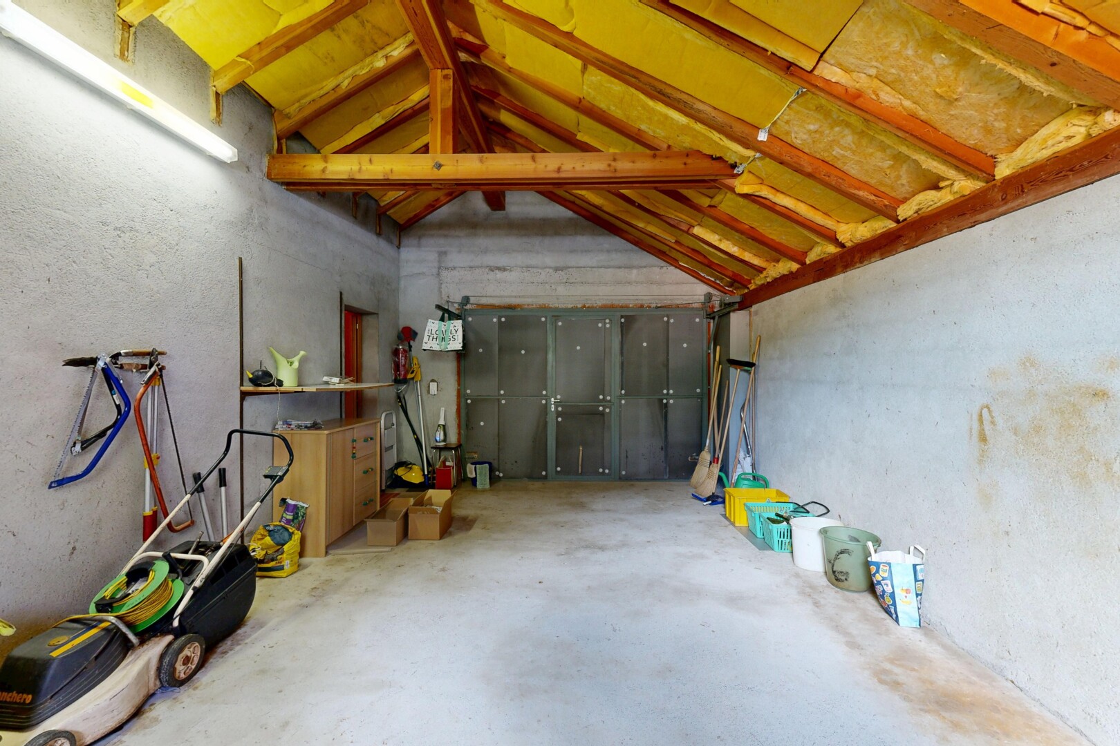 parking avec inside property