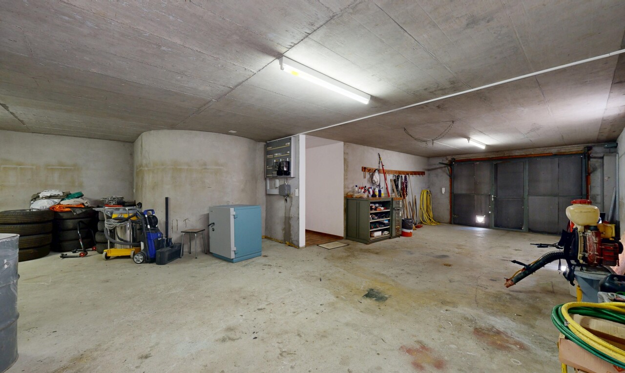 parking avec inside property