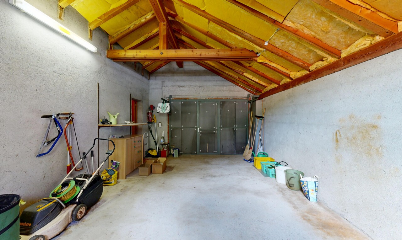 parking avec inside property