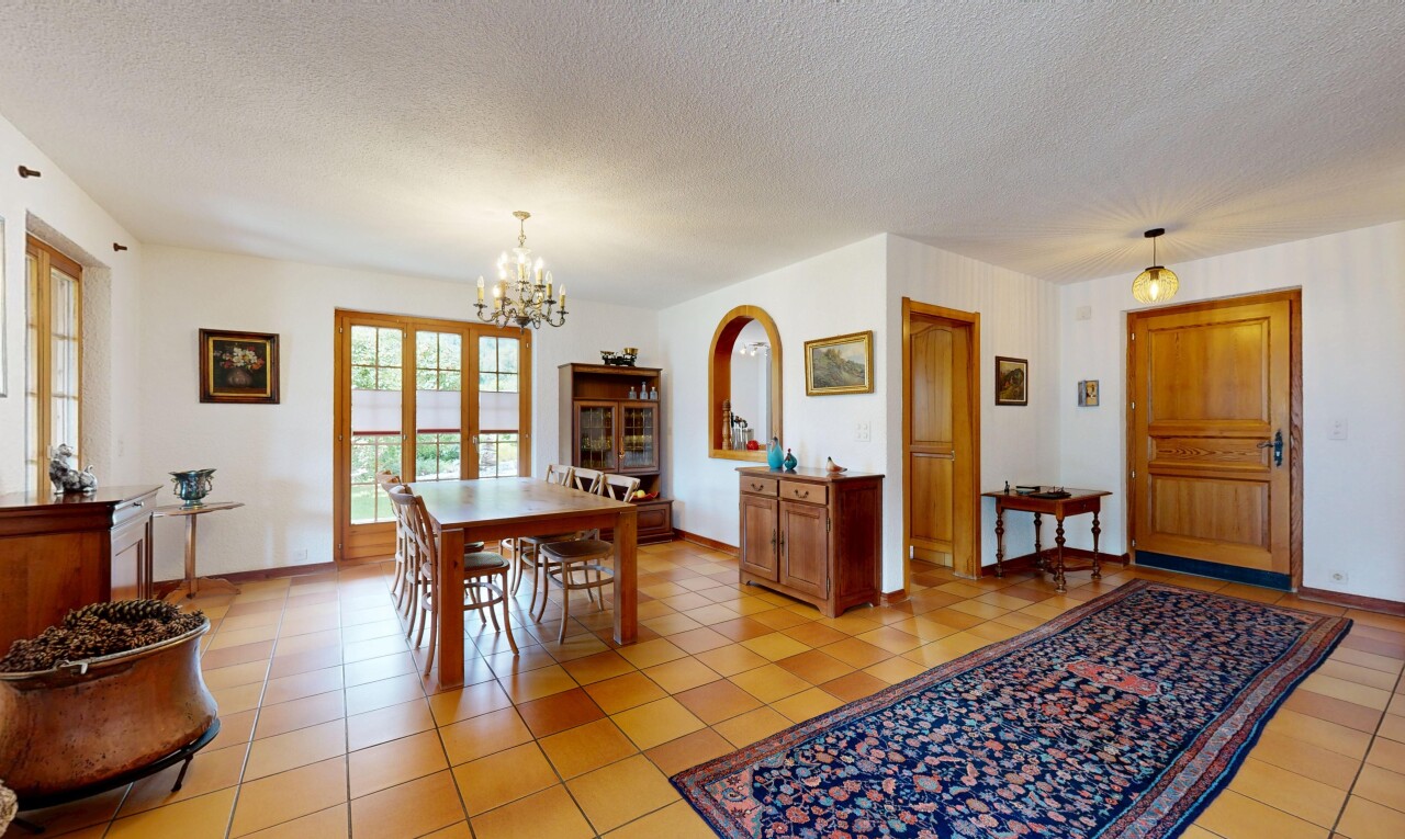 salle à manger avec inside property, lumière naturelle, natural light, plafond texturé, et textured ceiling
