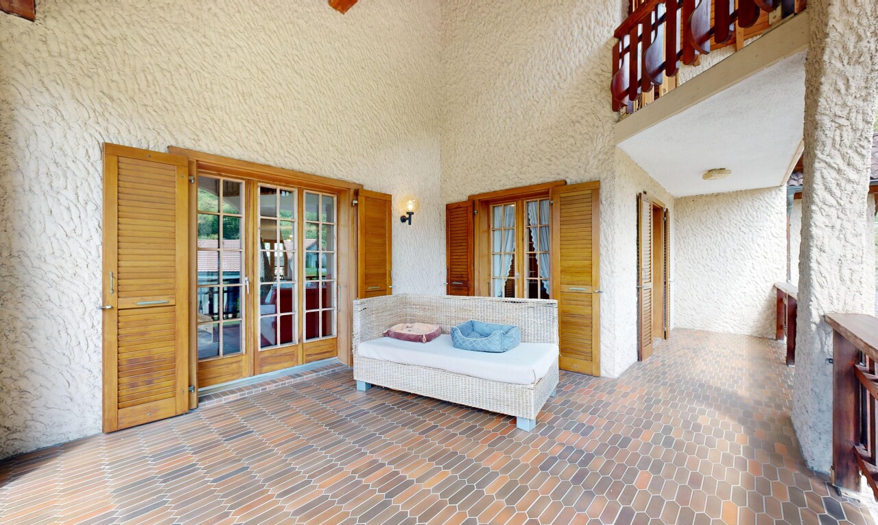 terrasse avec terrasse et portes-fenêtres