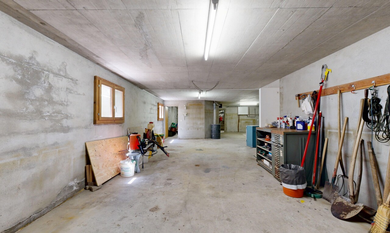 parking avec inside property