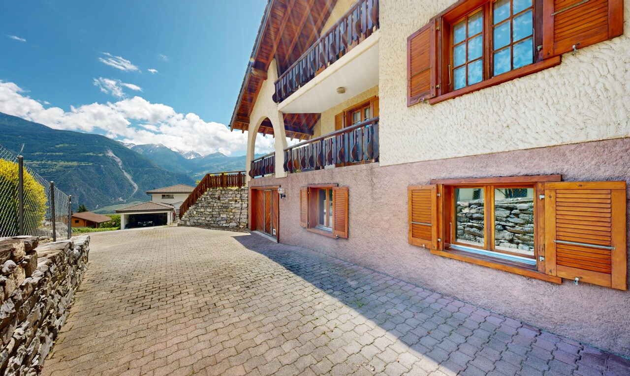 extérieur du bâtiment avec mountain view, vue sur la montagne, et day time