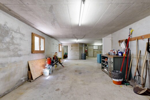 parking avec inside property