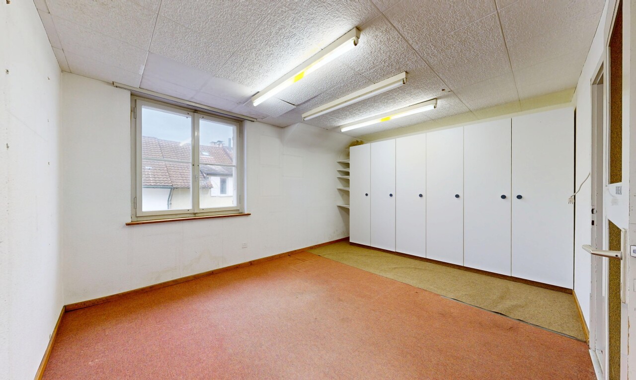 pièce vide avec cloison sèche, drywall, inside community, moquette, et carpet