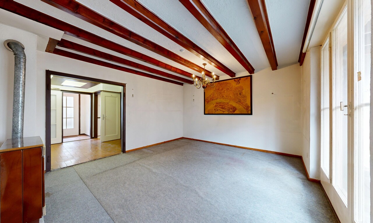 pièce vide avec natural light, lumière naturelle, inside community, lustre remarquable, et drywall