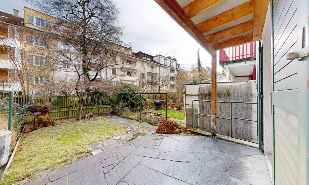 terrasse avec terrasse, clôture, overcast, et from property