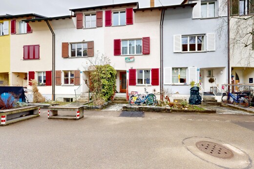 view of apartment building / complex
