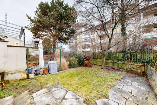 jardin avec clôture, pelouse, overcast, et from property