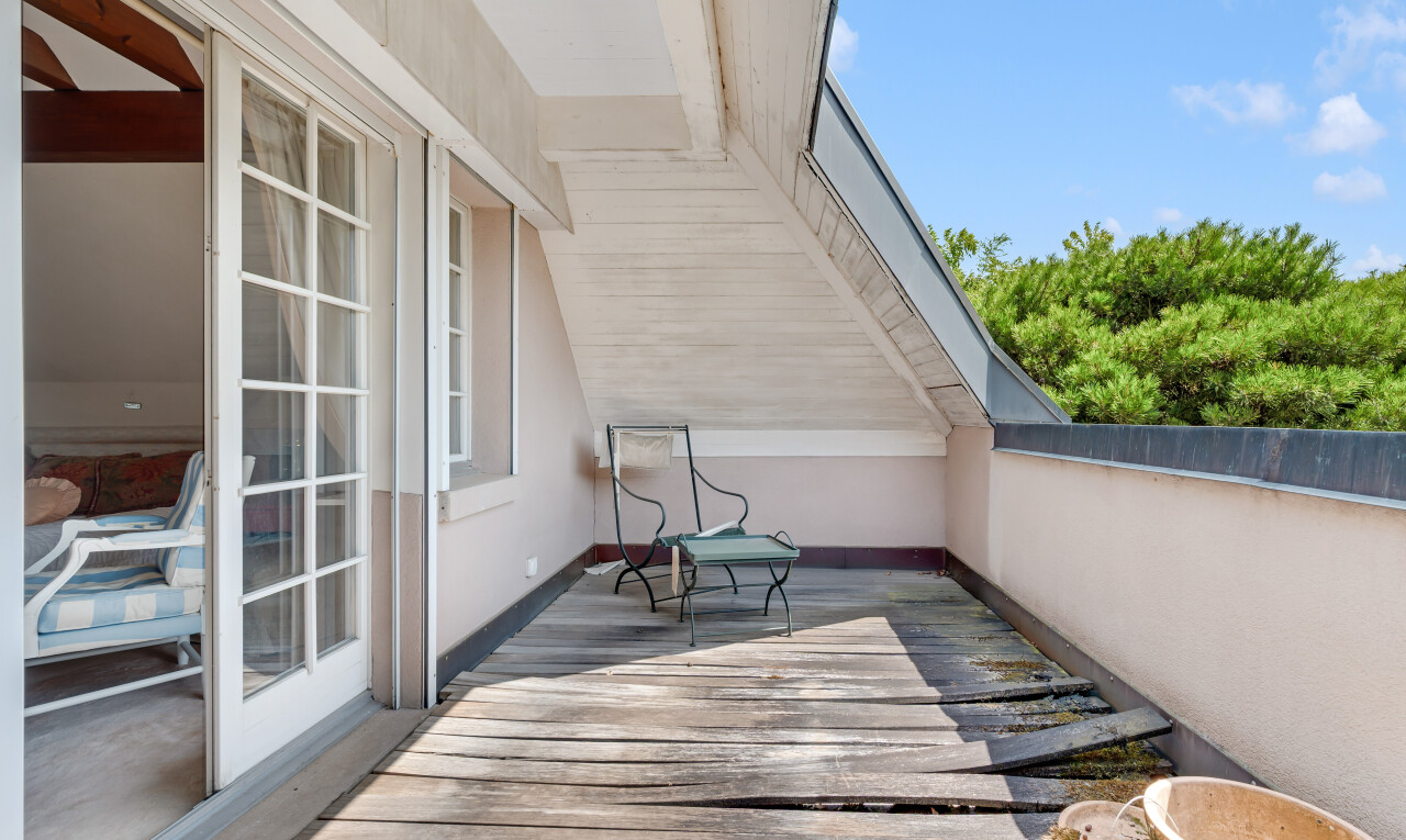 terrasse avec day time et balcon