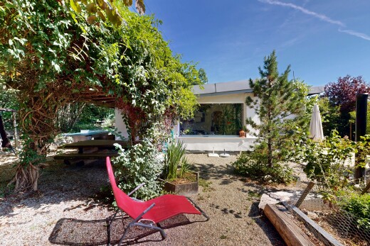 jardin avec property visible, from property, day time, et terrasse