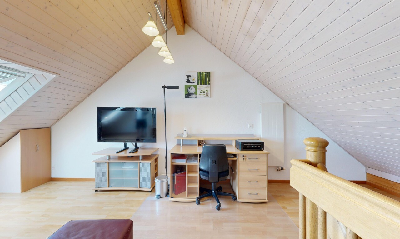 bureau avec pièce supplémentaire, wood ceiling, plafond en bois, vaulted ceiling, et plafond voûté