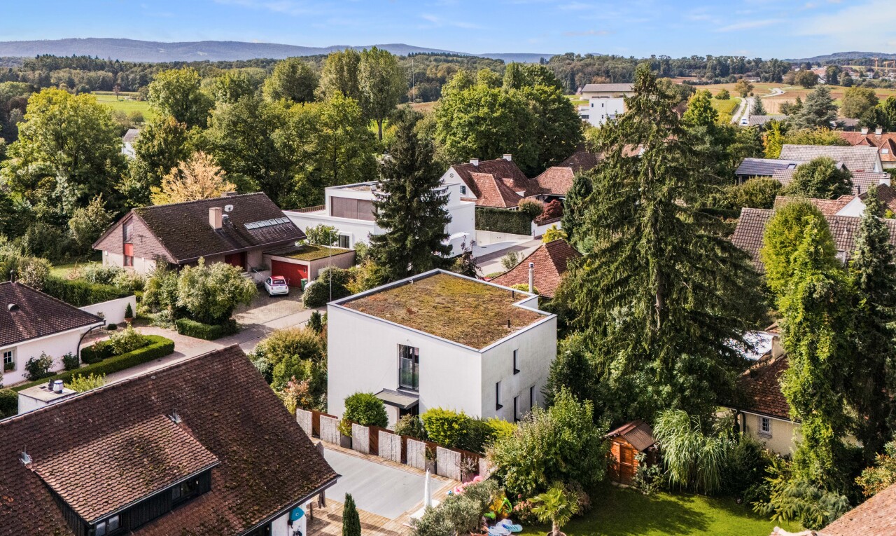 außenansicht mit day time, wohngebietblick, residential view, und stuckverkleidung