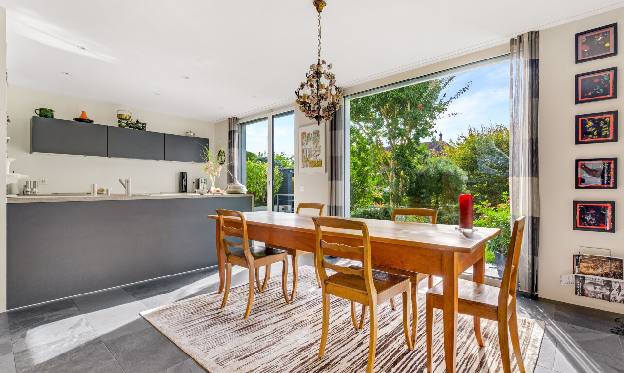 esszimmer mit day time, inside property, natürliches licht, natural light, und bodendeckenfenster