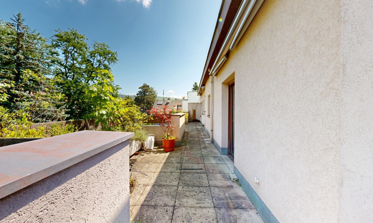 balcon avec from property et day time