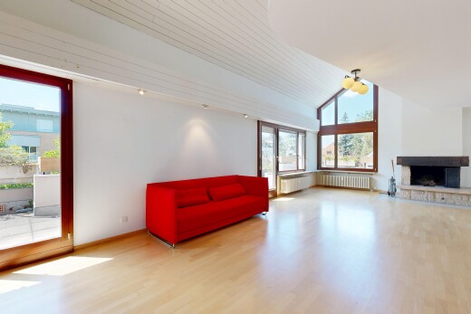 salon avec day time, inside property, sol en finition bois, wood finish floor, et cheminée