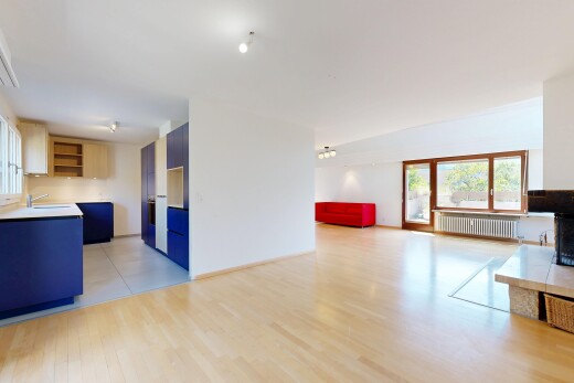 salon avec lumière naturelle, natural light, inside property, light floor, et cloison sèche