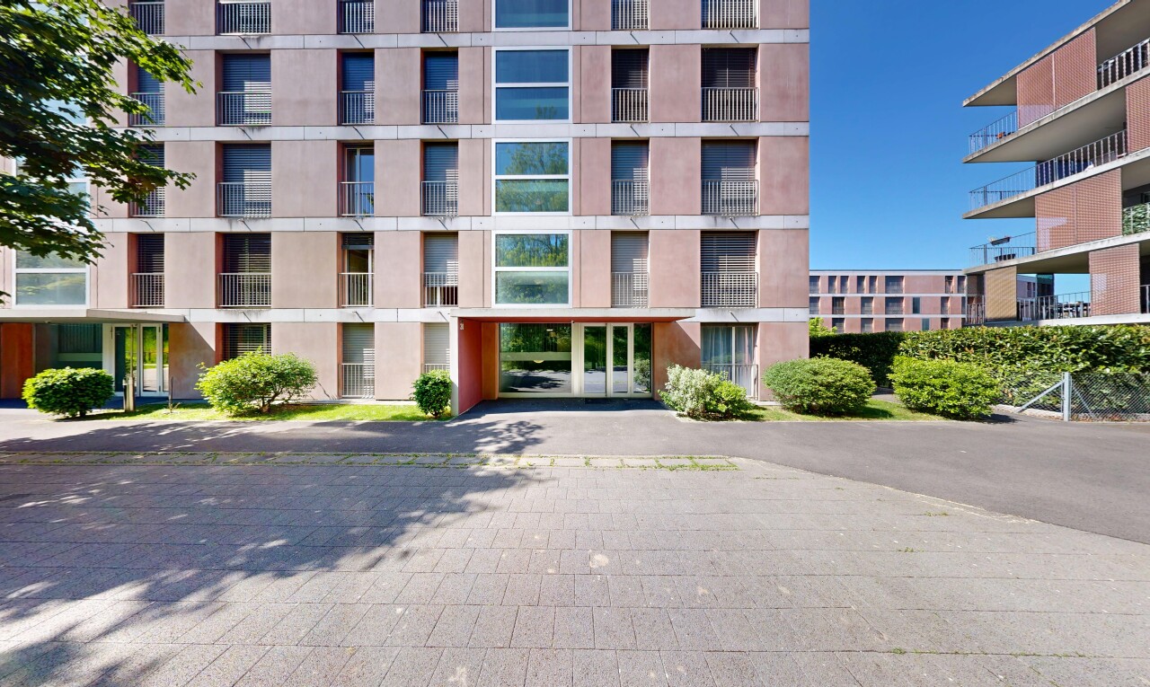 außenansicht mit day time, apartment complex view, blick auf wohnanlage, und from community
