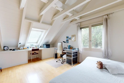 zimmer / schlafzimmer mit zusätzliches zimmer, dachschräge, vaulted ceiling, balkendecke, und beamed ceiling