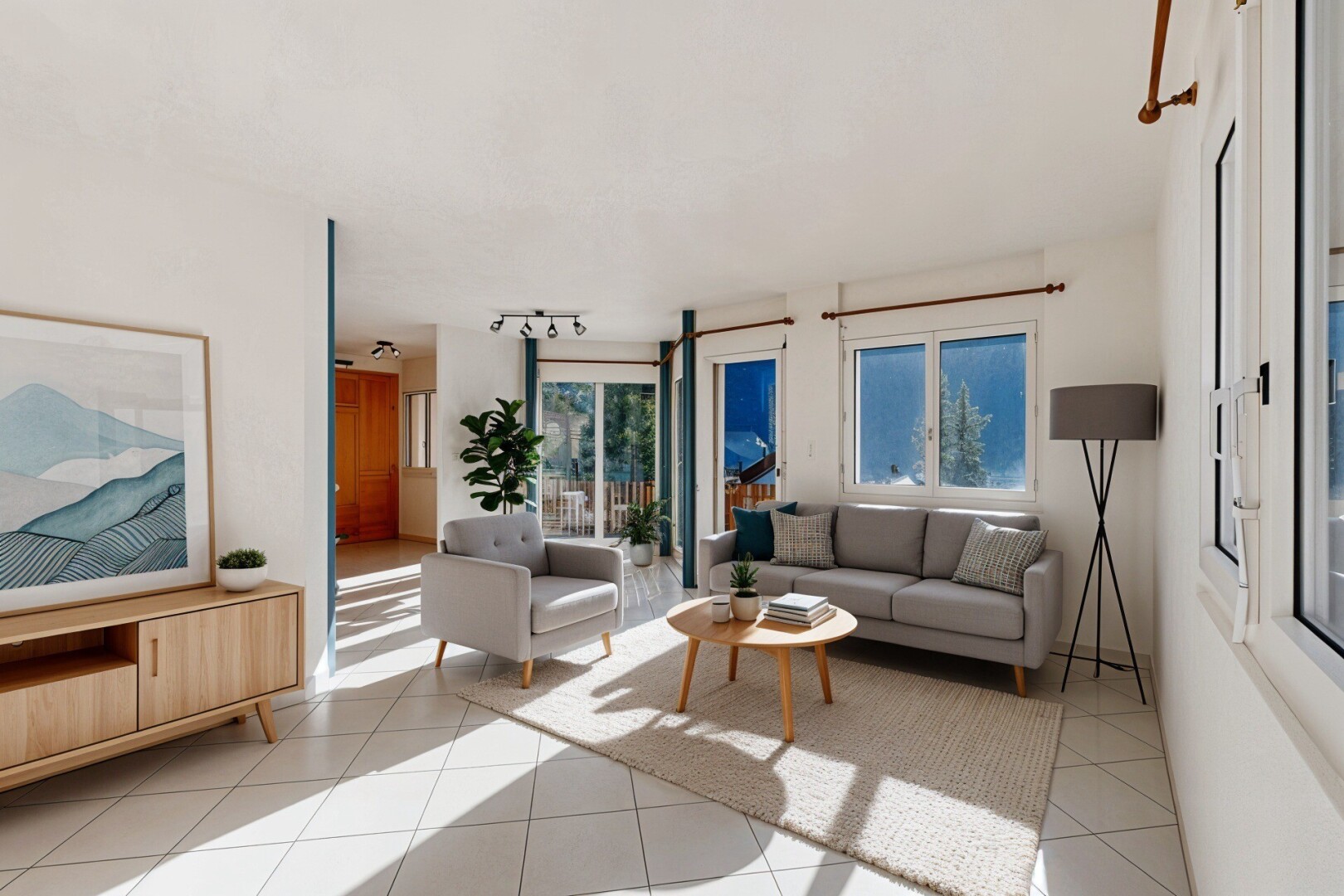 pièce vide avec drywall, cloison sèche, tile floor, sol en carrelage, et natural light