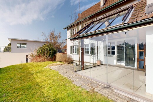 außenansicht mit rasen, property visible, day time, terrasse, und zaun