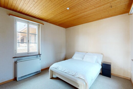 chambre avec lumière naturelle, natural light, moquette, carpet, et radiateur