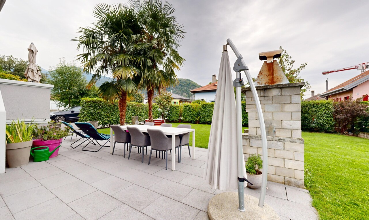 terrasse avec from property, overcast, pelouse, terrasse, et coin repas extérieur