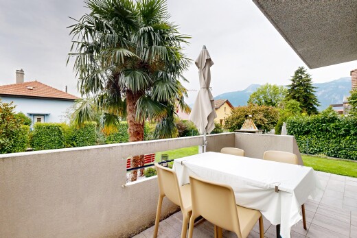 balcon avec overcast, coin repas extérieur, et from property