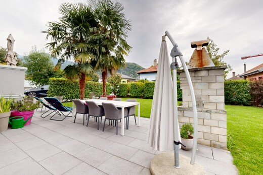 terrasse mit from property, overcast, rasen, terrasse, und essbereich im freien