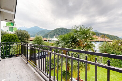 balkon mit blick auf die berge, mountain view, from property, balkon, und overcast