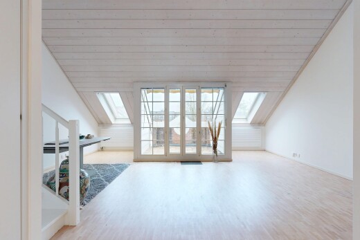 pièce vide avec puits de lumière, pièce supplémentaire, cloison sèche, drywall, et inside property