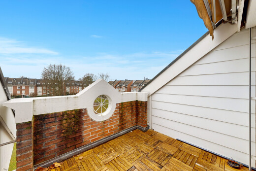 terrasse avec from property, day time, vue résidentielle, et residential view