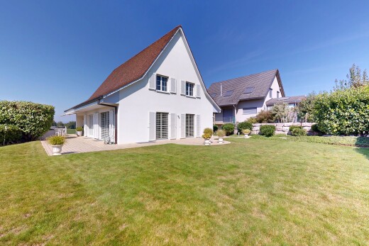 außenansicht mit property visible, day time, rasen, und stuckverkleidung