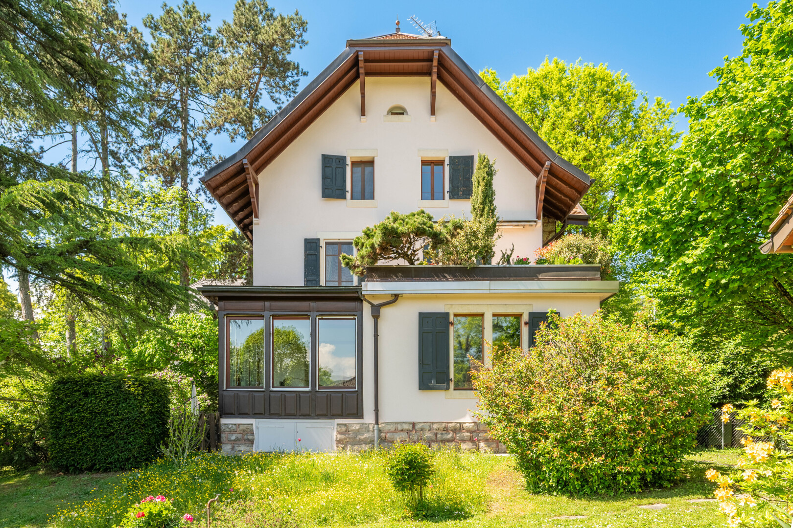 außenansicht mit property visible, day time, und stuckverkleidung