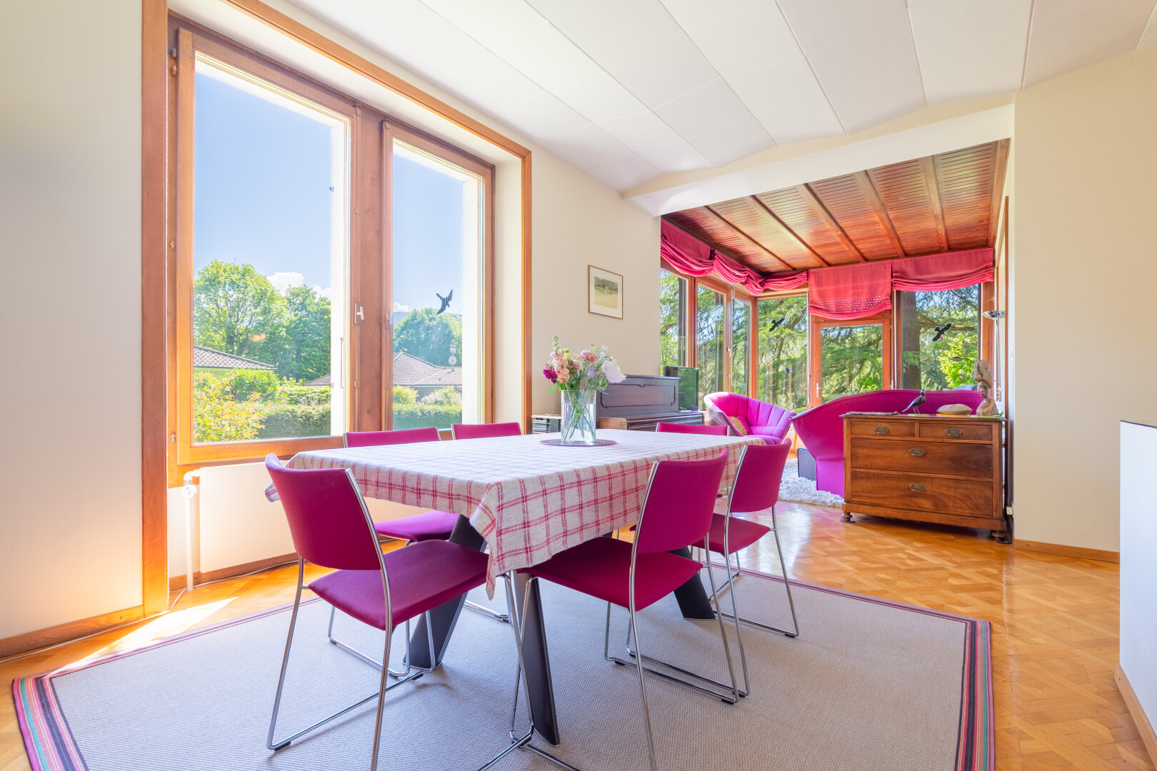 esszimmer mit natürliches licht, natural light, inside property, gipskartonwand, und drywall