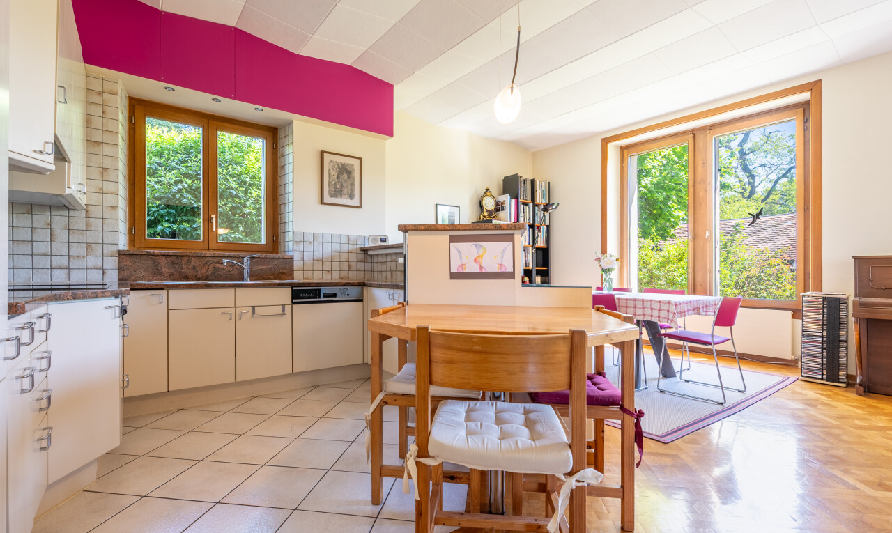 esszimmer mit natürliches licht, natural light, inside property, gipskartonwand, und drywall