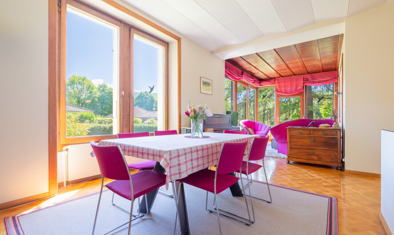 salle à manger avec lumière naturelle, natural light, inside property, cloison sèche, et drywall