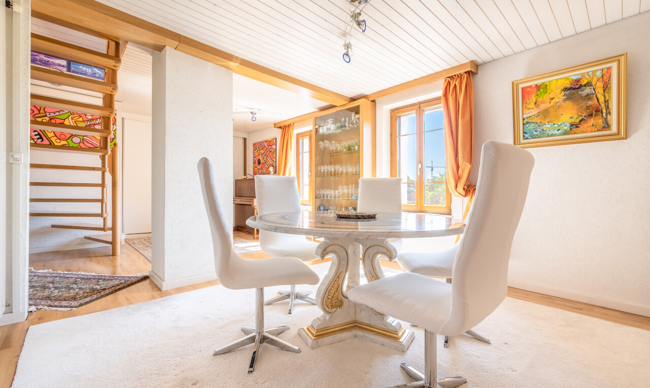 salle à manger avec lumière naturelle, natural light, inside property, cloison sèche, et drywall