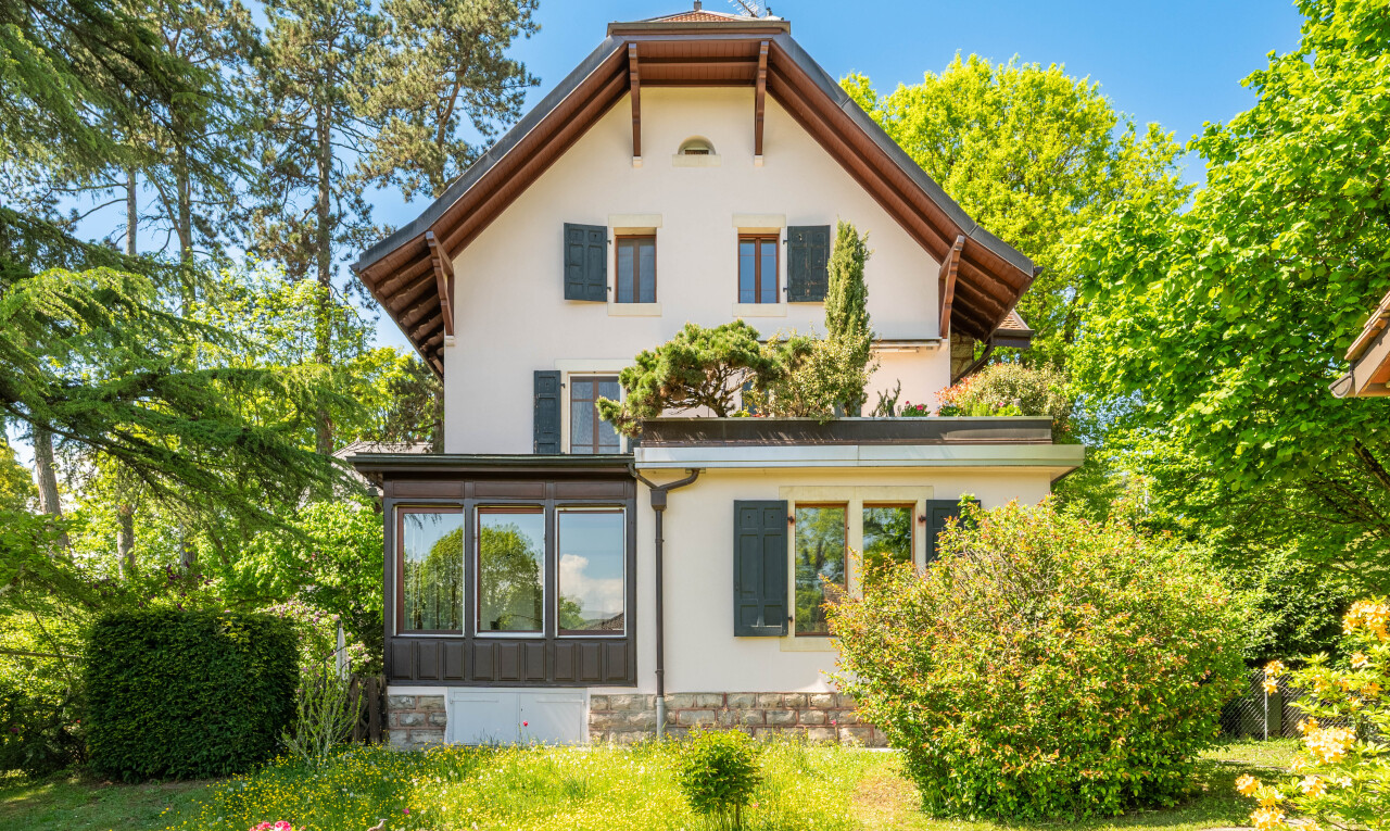 außenansicht mit property visible, day time, und stuckverkleidung