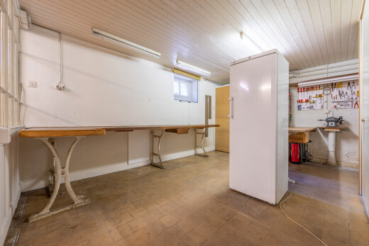 innenraum mit werkstatt, inside property, holzdecke, wood ceiling, und gipskartonwand