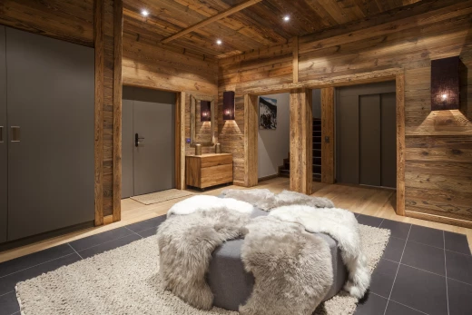 chambre à coucher avec carrelage