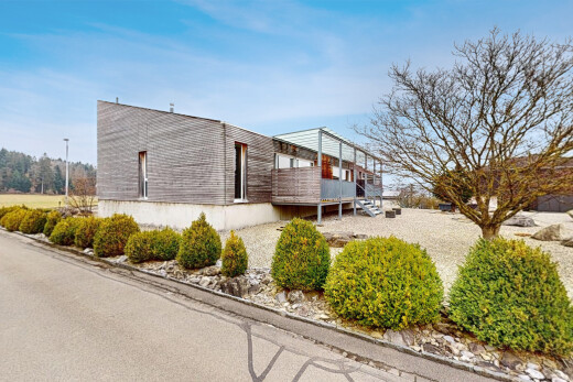 view of outdoor house