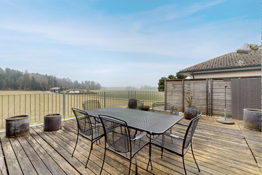 terrasse mit deck und ländliche aussicht