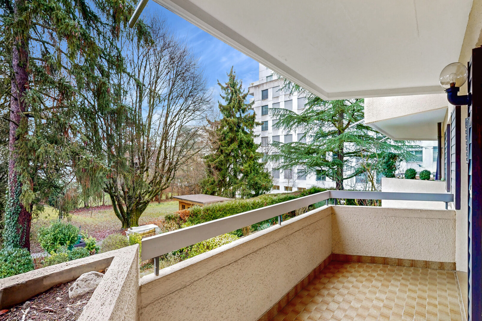 balkon mit balkon, day time, apartment complex view, und from property