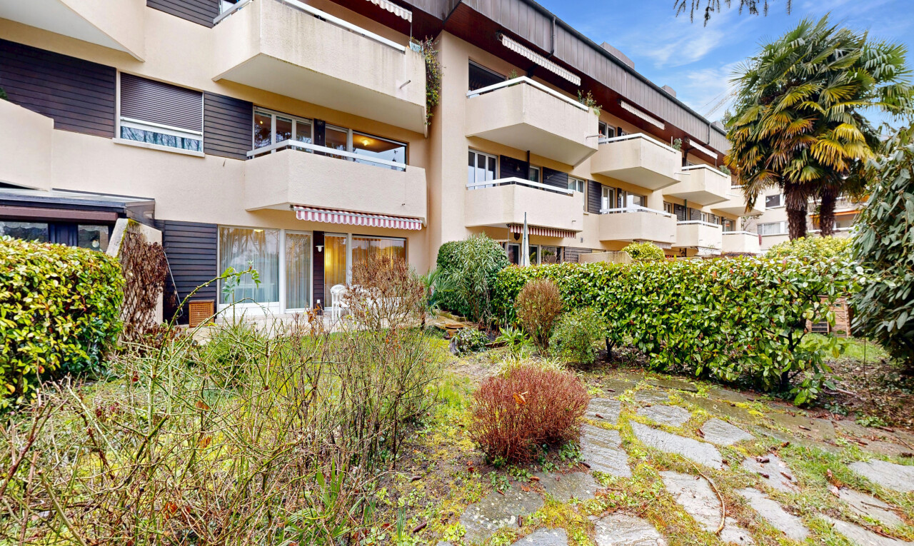 außenansicht mit blick auf wohnanlage, apartment complex view, from community, und day time