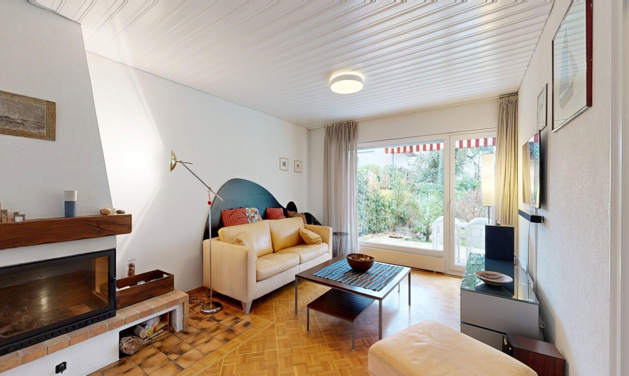 wohnzimmer mit parquet floor, inside property, wood finish floor, holzfußboden, und natural light
