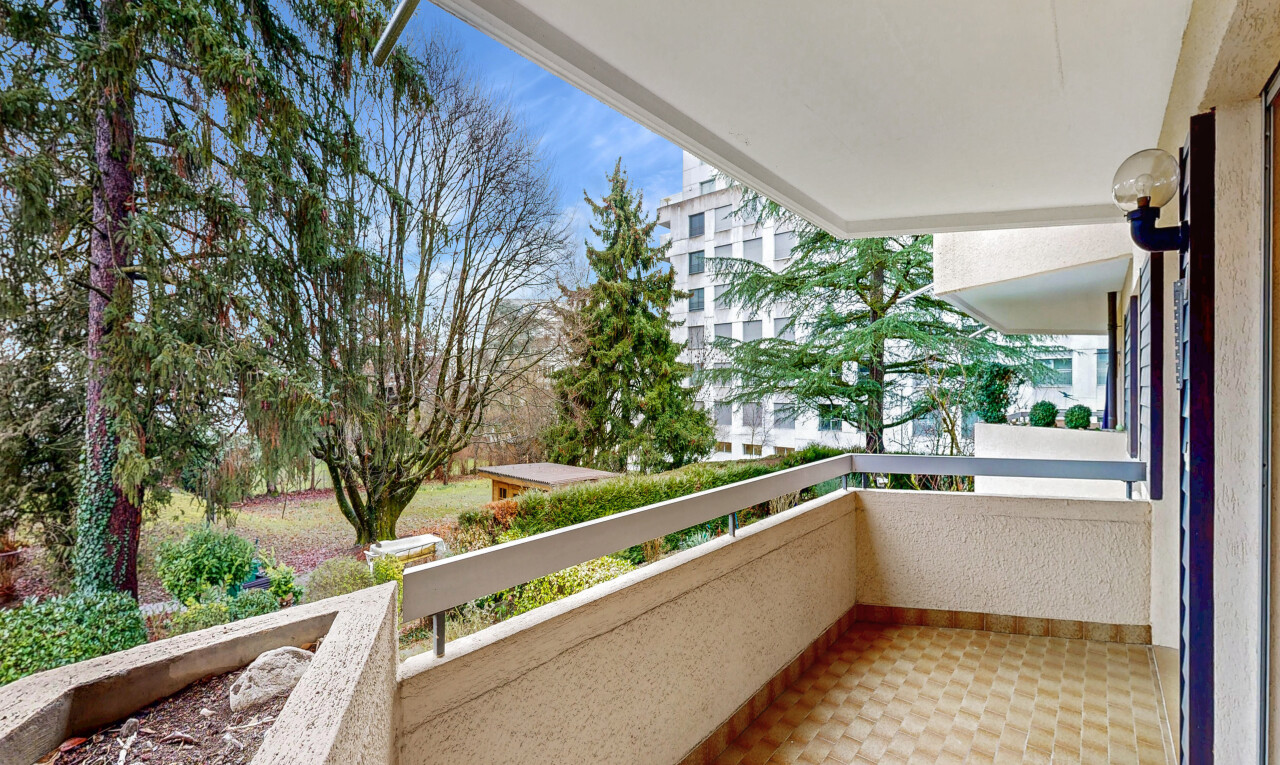 balkon mit balkon, day time, apartment complex view, und from property