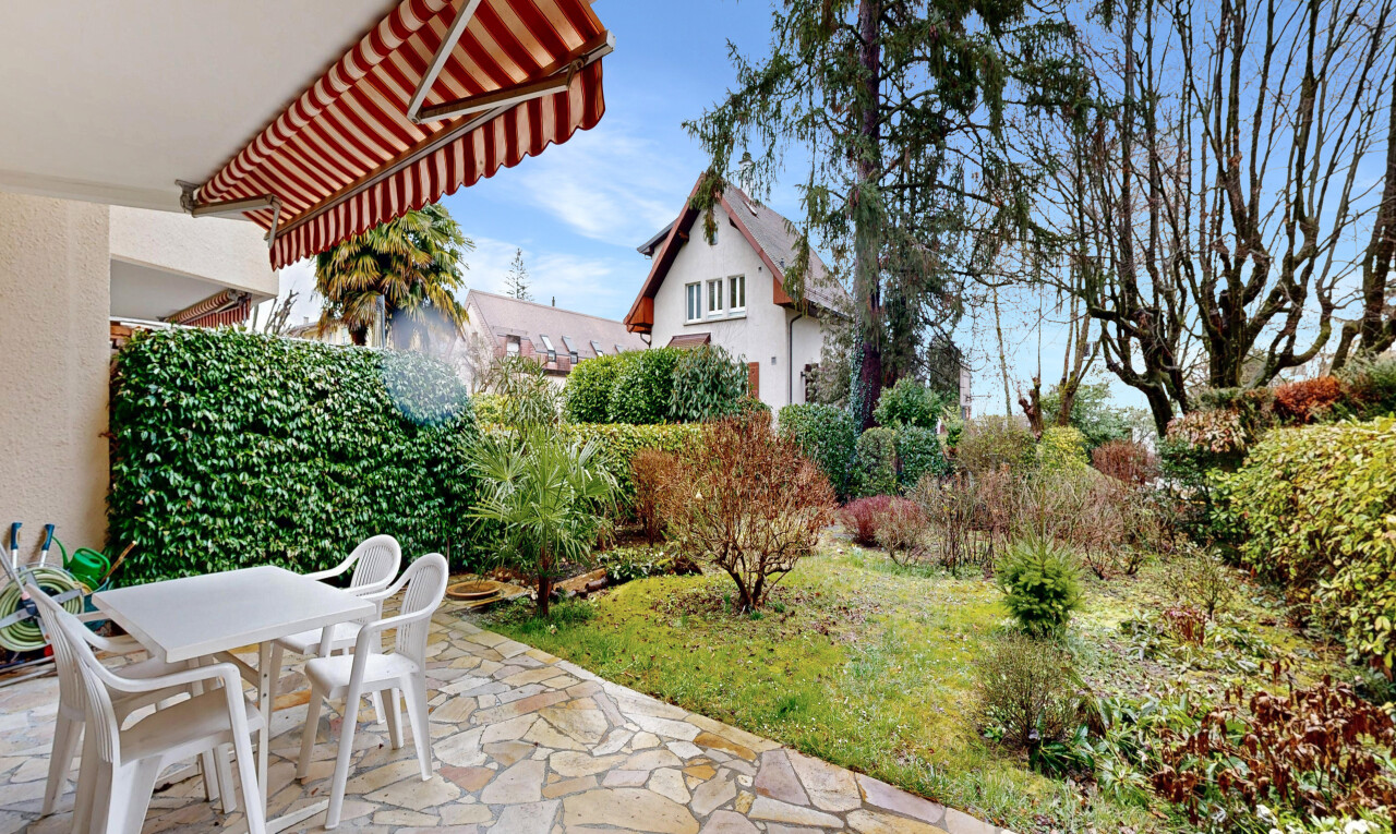 garten mit markise, from property, terrasse, essbereich im freien, und day time