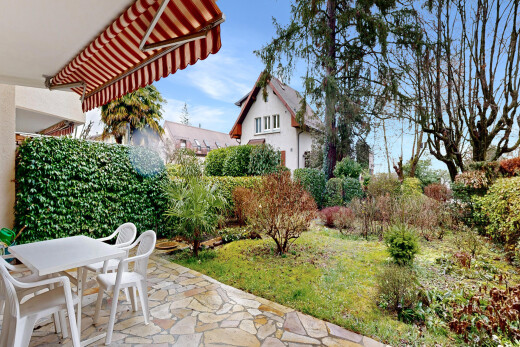 garden featuring a patio area and outdoor dining area