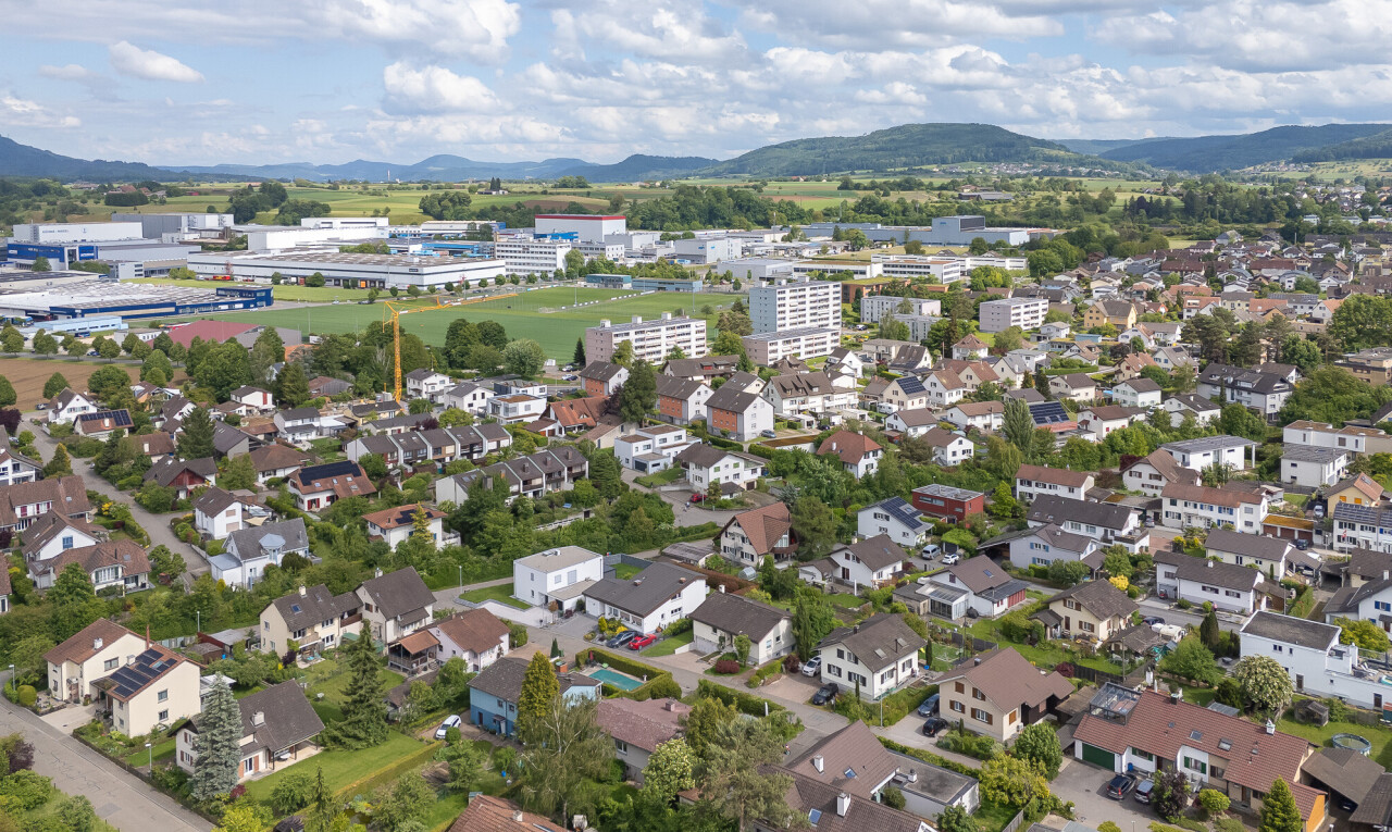 äußeresraum mit mountain view, blick auf die berge, aerial view, und day time